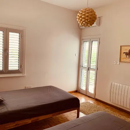 Retro-modern Luxury Flat In Agios Andreas Apartment