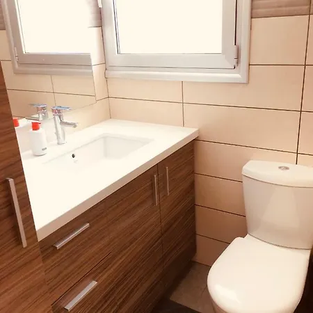 Retro-modern Luxury Flat In Agios Andreas *
