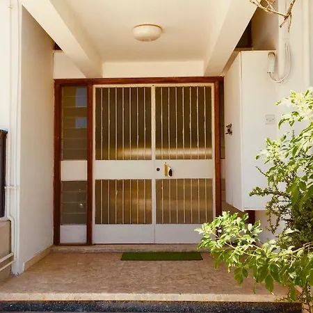 Retro-modern Luxury Flat In Agios Andreas *
